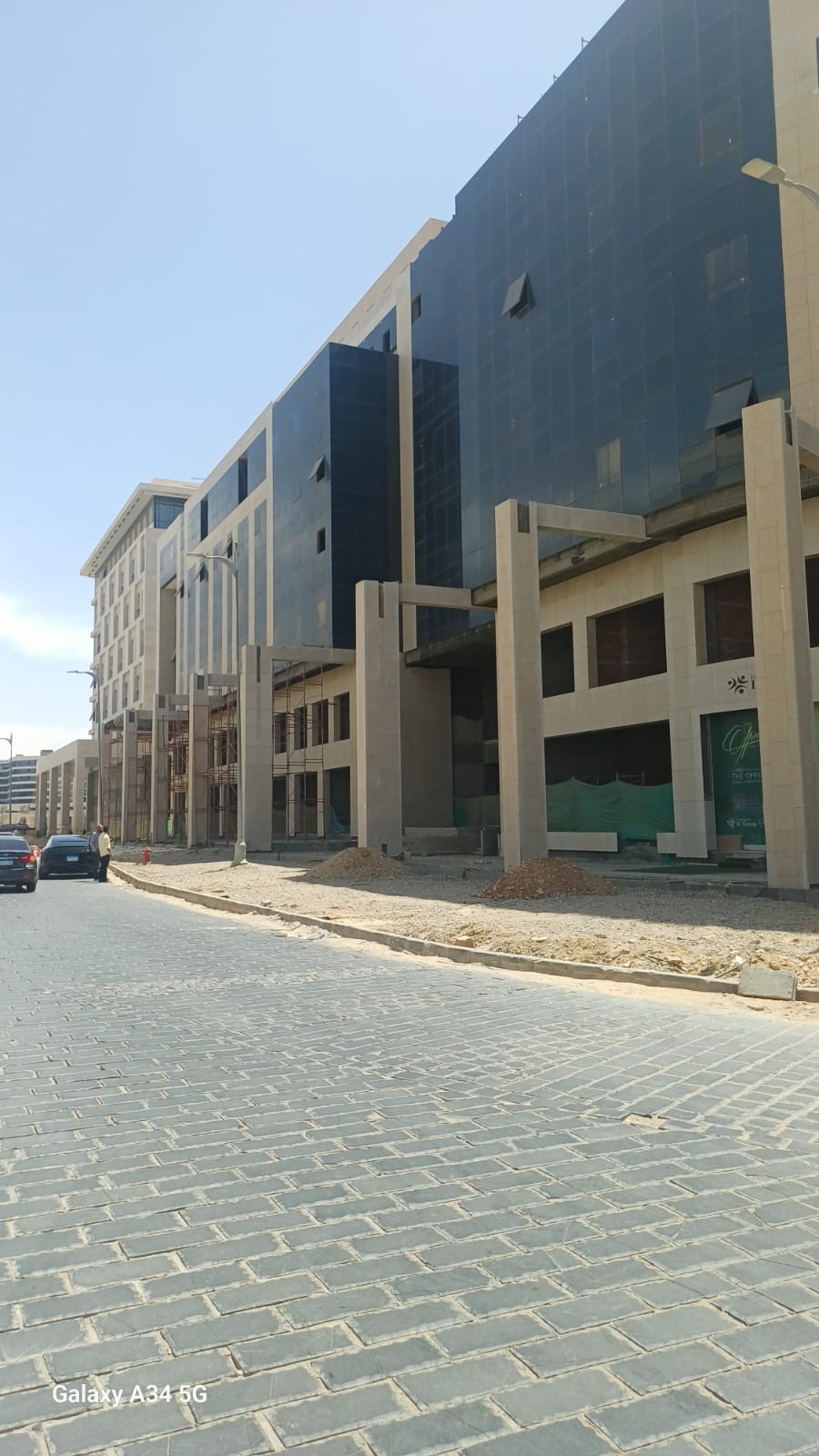 وجهتكم الاستثمارية المتكاملة التي تجمع بين الابتكار الهندسي وتنوع الوحدات (تجاري وإداري مميز) من قلب العاصمه الادريه بموقع متميز The Office مشروع